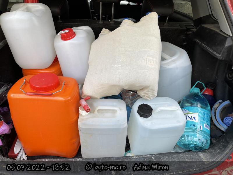 Apa luata de la fantana din sat 